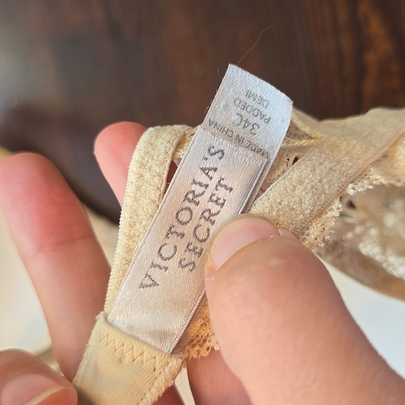 Victoria's Secret Body By Victoria Lace Padded Bra 34C Nude/Beige - Picture 2 of 3